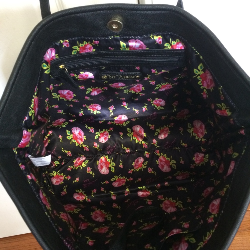 New Betsy Johnson Signature Logo Stud Tote - Picture 4 of 4
