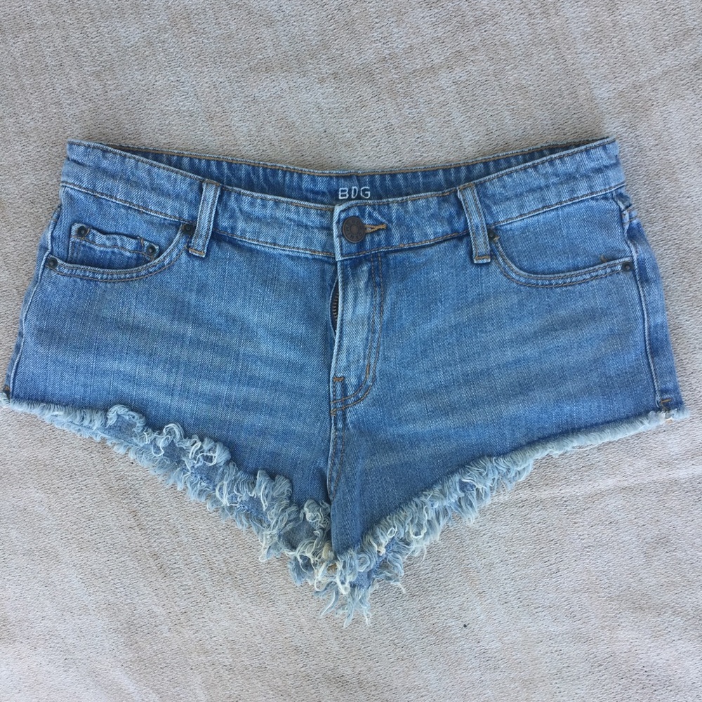 BDG Low Rise Mia Low & Loose Cut Off Jean Shorts