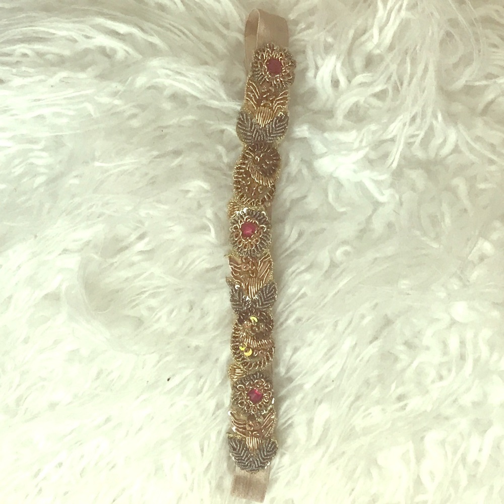 🌻$3 if added to any bundle.* Jeweled Headband
