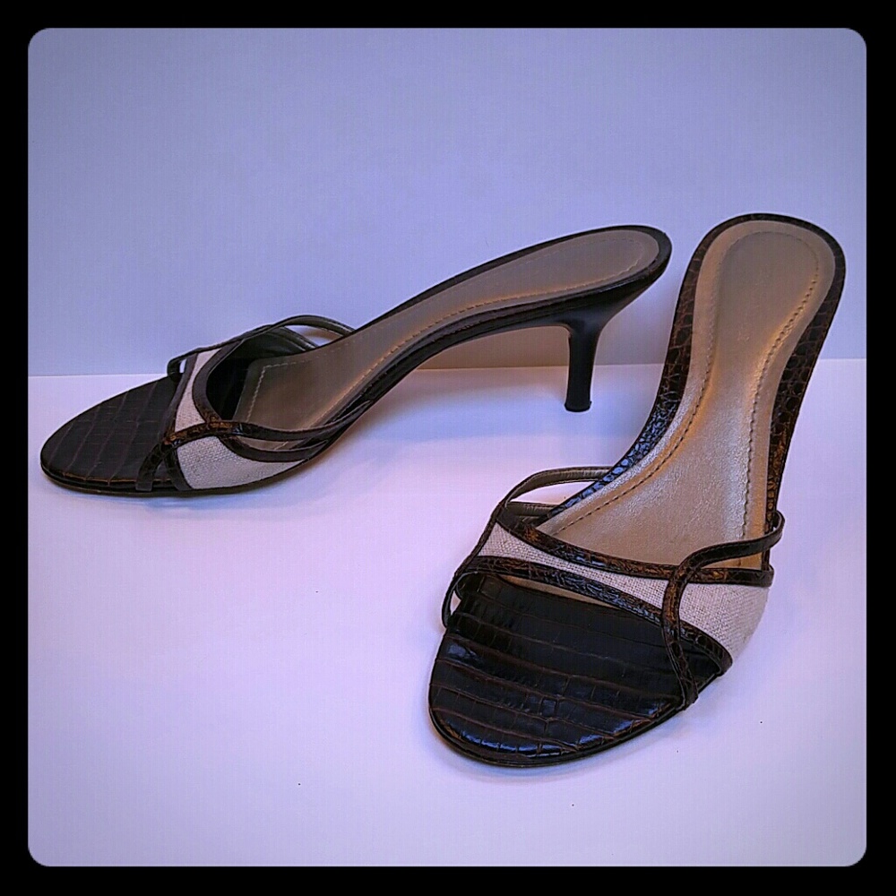 Classic faux alligator kitten heels!