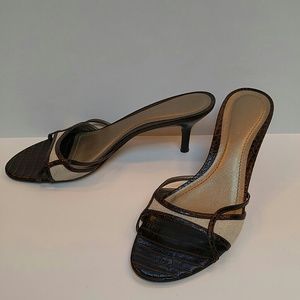 Ann Taylor Shoes - Classic faux alligator kitten heels! Ann Taylor Shoes - Classic faux alligator kitten heels!