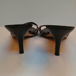 Ann Taylor Shoes - Classic faux alligator kitten heels! Ann Taylor Shoes - Classic faux alligator kitten heels!