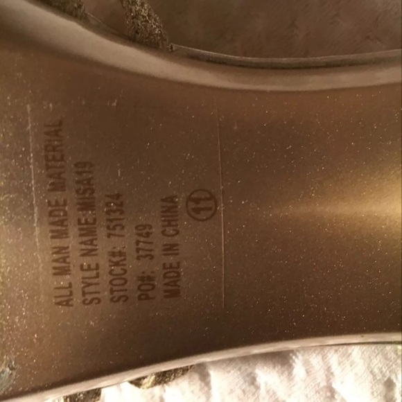 Gold Heels - Picture 3 of 4