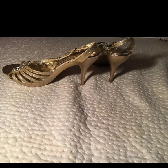 Gold Heels - Picture 4 of 4