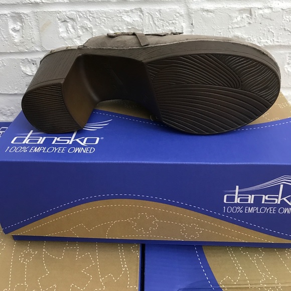 NEW Dansko Deni Milled Nubuck taupe shoes. - Picture 2 of 3