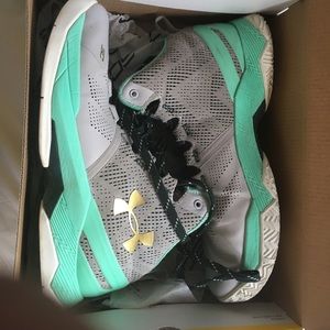 Curry 2 size 7y