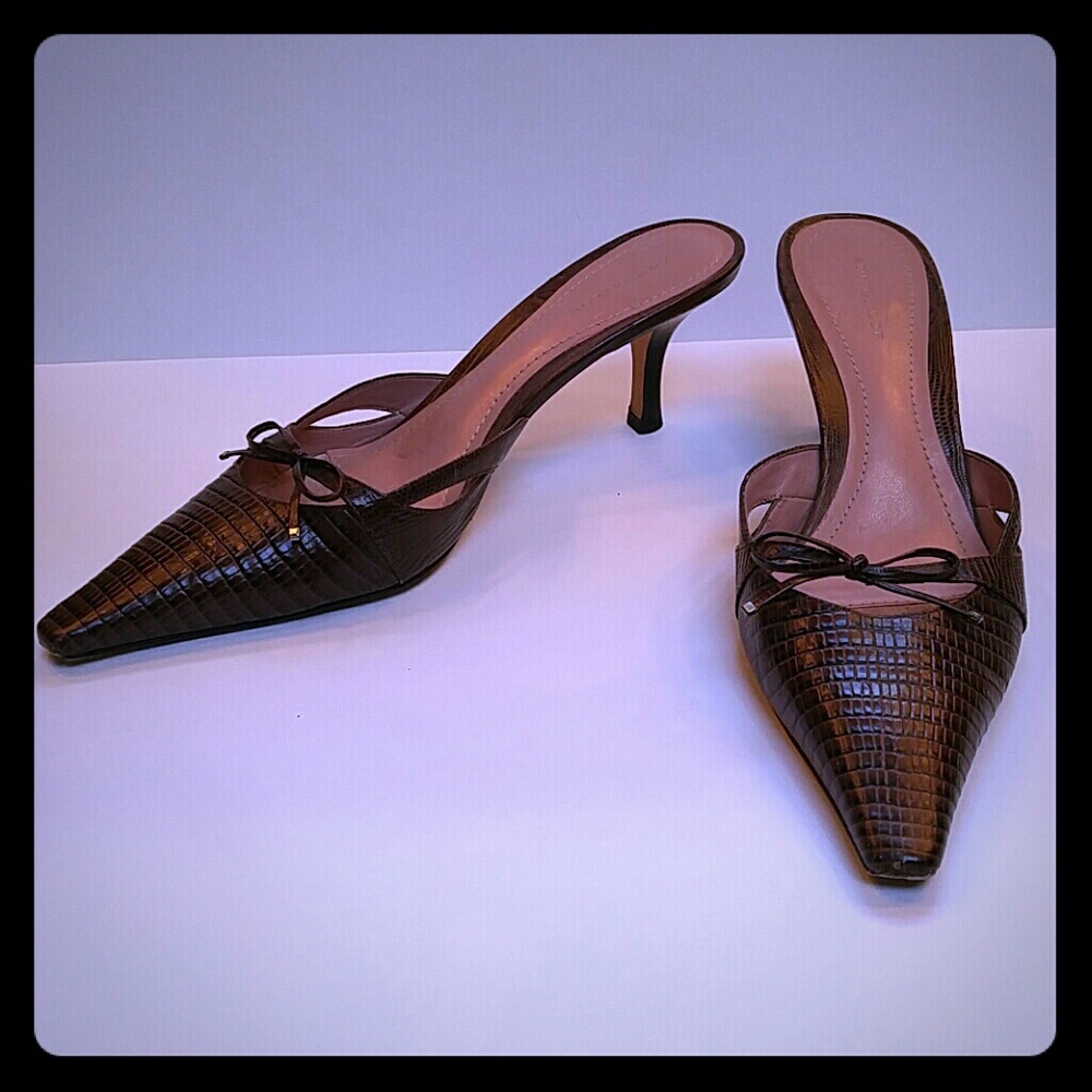 Beautiful ladylike kitten heels!