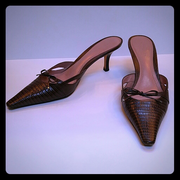 Beautiful ladylike kitten heels! - Picture 1 of 5