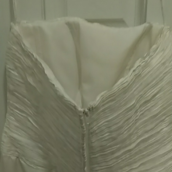 Bridal Gown White Satin with it's own garment bag - Picture 4 of 8