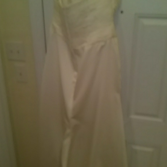 Bridal Gown White Satin with it's own garment bag - Picture 5 of 8
