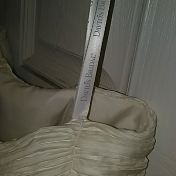 Bridal Gown White Satin with it's own garment bag - Picture 6 of 8