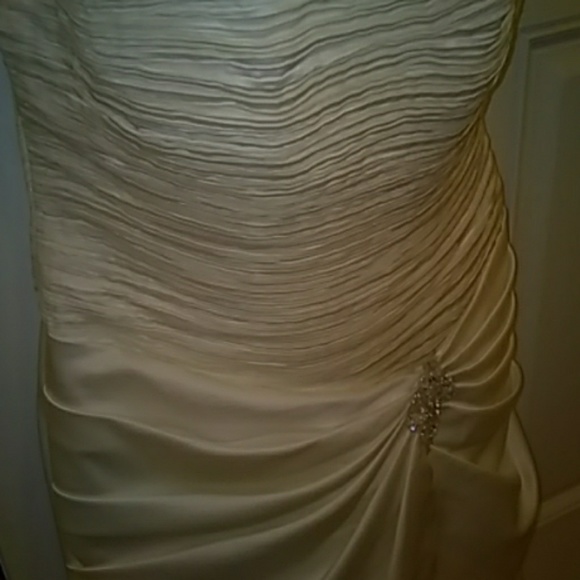 Bridal Gown White Satin with it's own garment bag - Picture 7 of 8