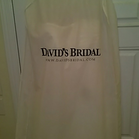 Bridal Gown White Satin with it's own garment bag - Picture 8 of 8