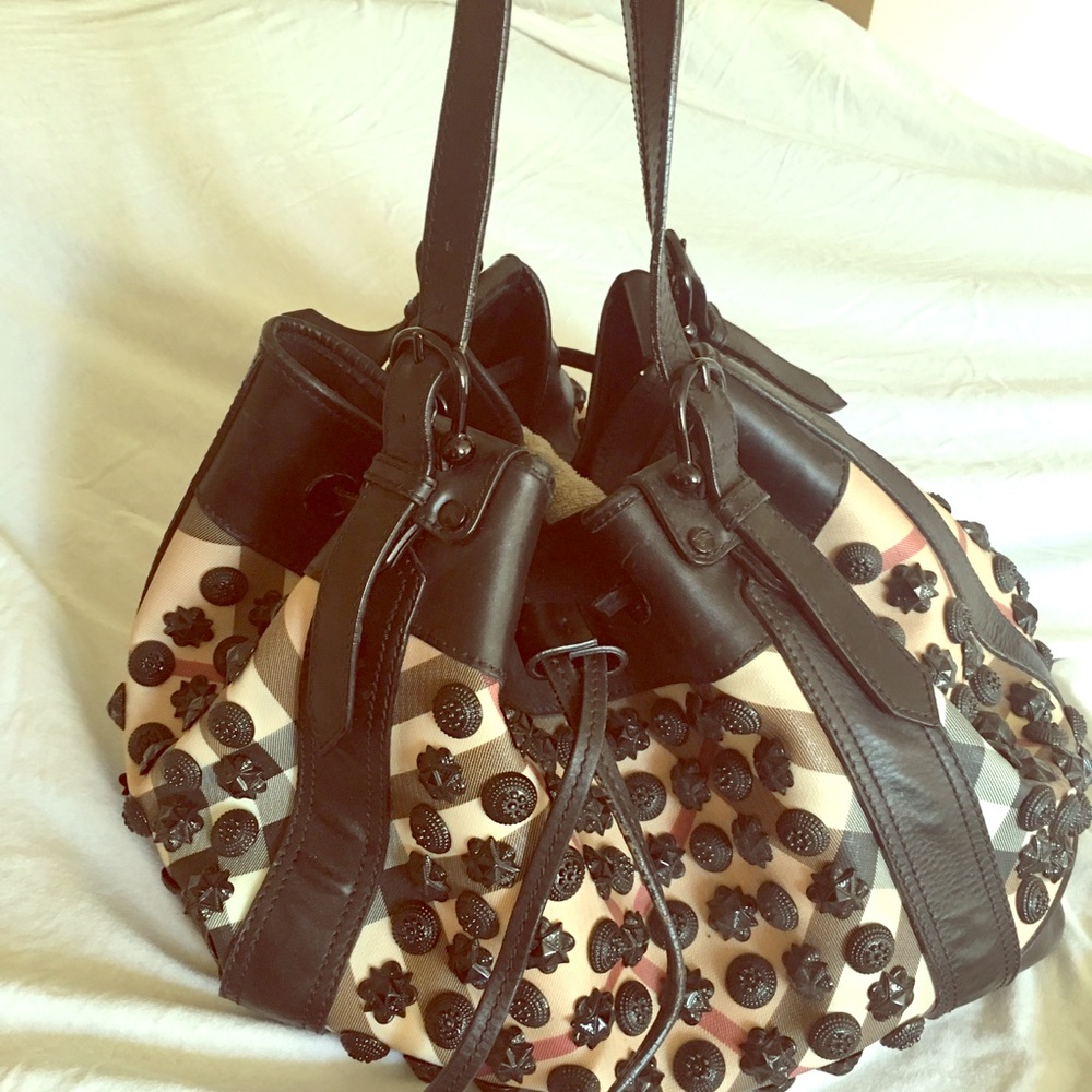 Burberry warrior -studded hobo large