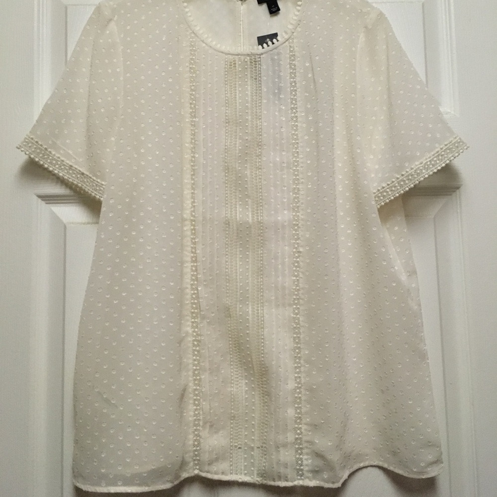 Lace crop top ,LP,cream,short sleeve, very cute