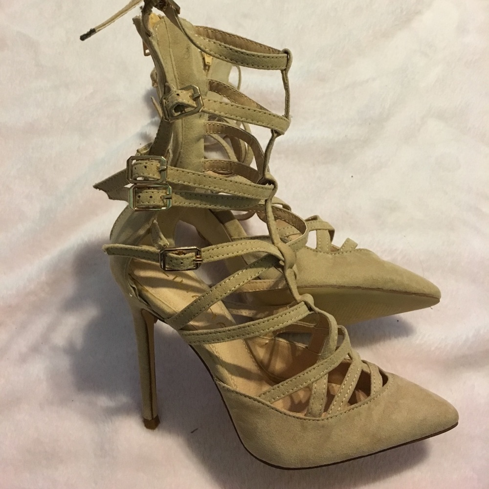 AKIRA Heels Size 5.5