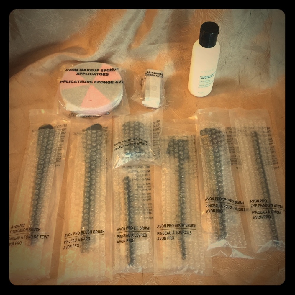 Avon bundle of brushes