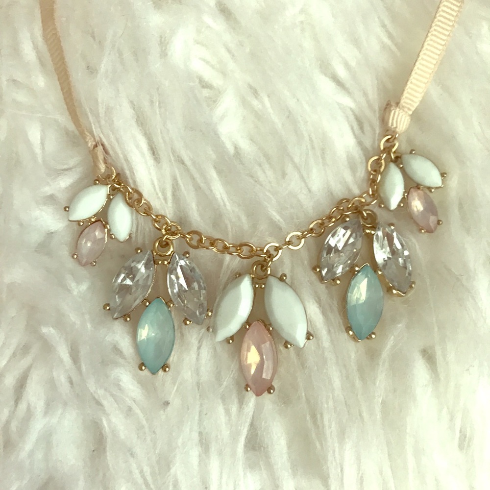 🌻$4 if added to any bundle.* Lauren Conrad Neck