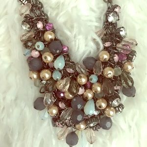 🌻$3 if added to any bundle.Medal Bead/Pearl Neck