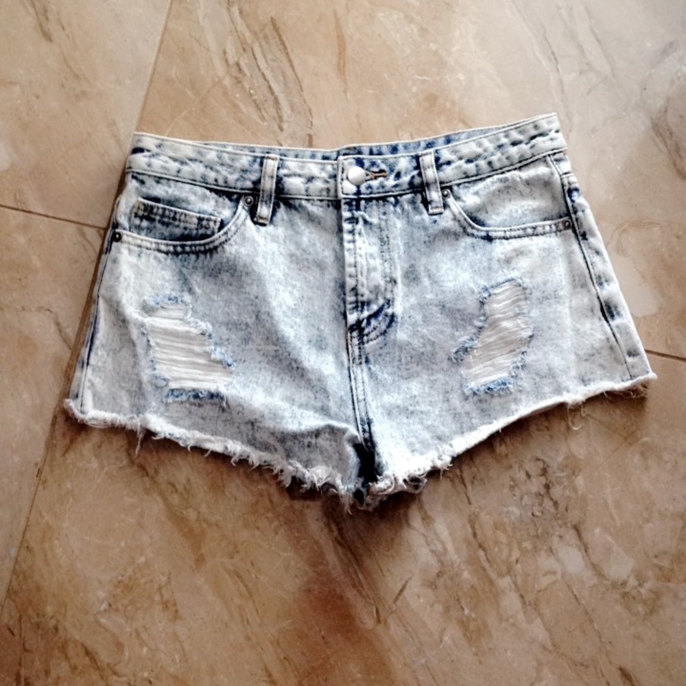 High waisted denim-acid washed shorts