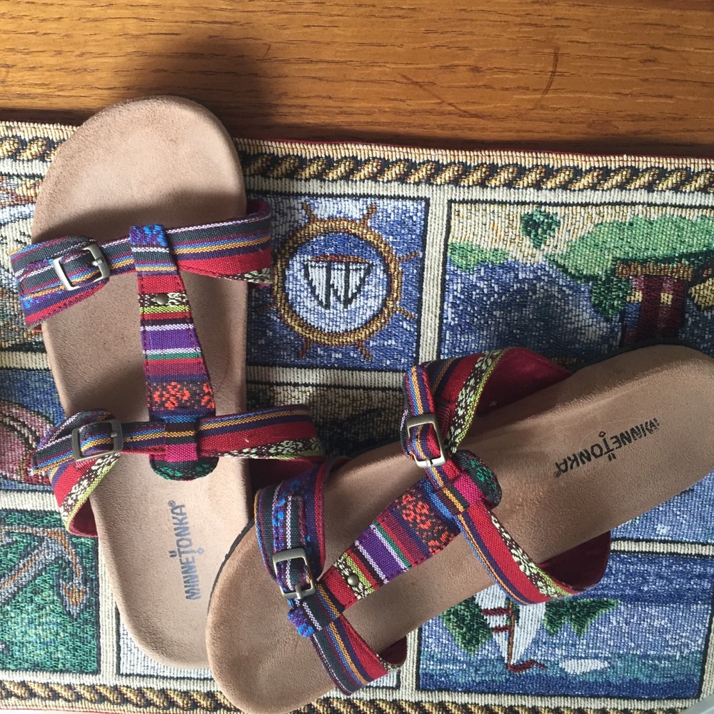 Minnetonka Sz 11 slip-on sandals. Barely worn