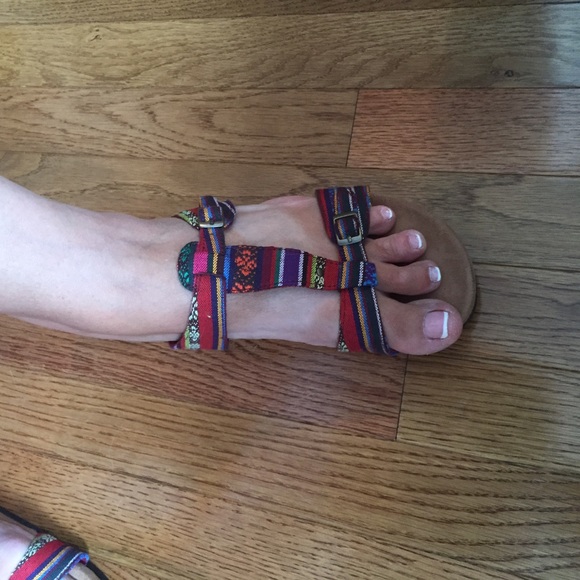 Minnetonka Sz 11 slip-on sandals. Barely worn - Picture 2 of 4