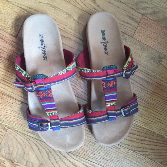 Minnetonka Sz 11 slip-on sandals. Barely worn - Picture 3 of 4