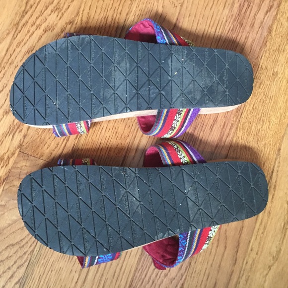 Minnetonka Sz 11 slip-on sandals. Barely worn - Picture 4 of 4