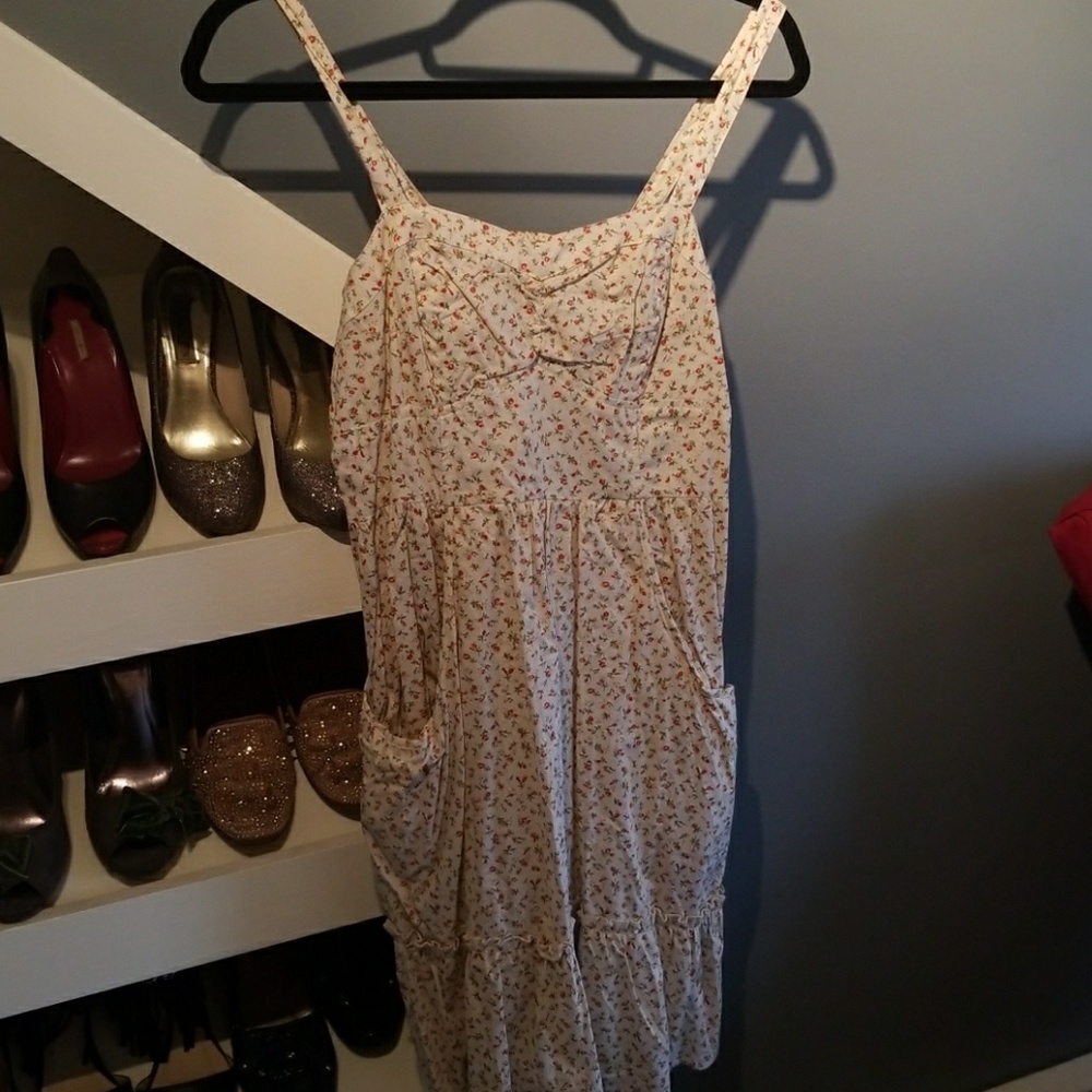 Mossimo floral dress adjustable straps and pockets