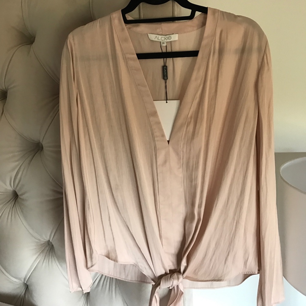 Designer top light pink by Alexis in M, 🌟🌟