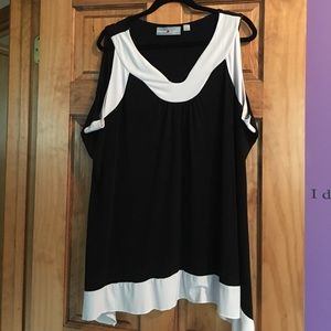Avenue Size 26/28 Black/white dress tank top.