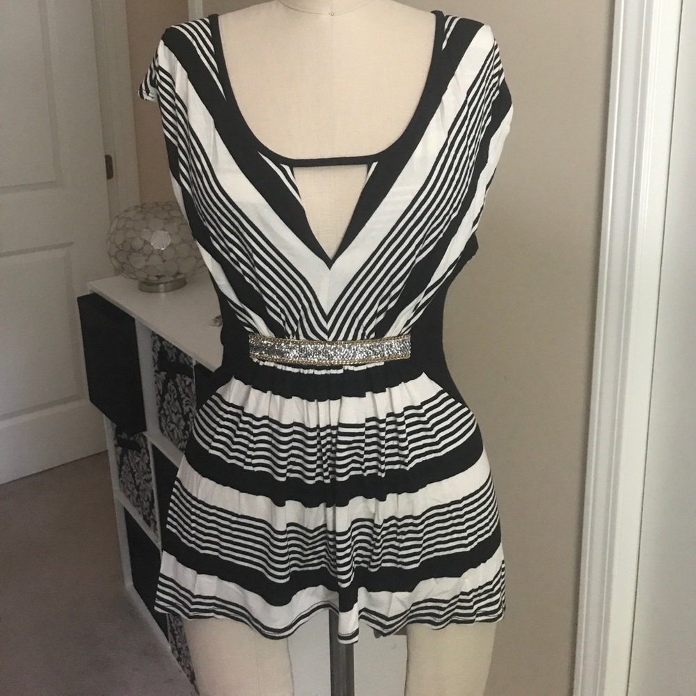 NWOT Venus tunic with cut out