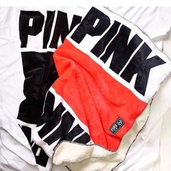 NWT❤️ONE PINK SHERPA BLANKET 2/120$ one day sale