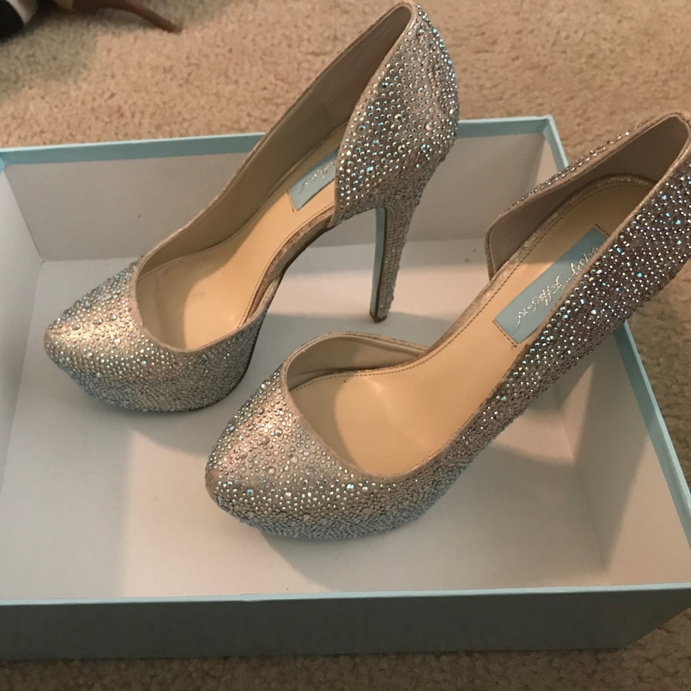 Cute sparkles betsy Johnson