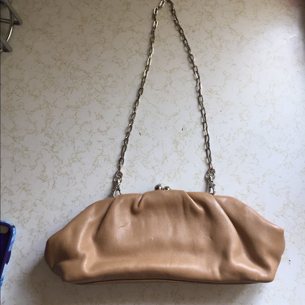 Nude clutch