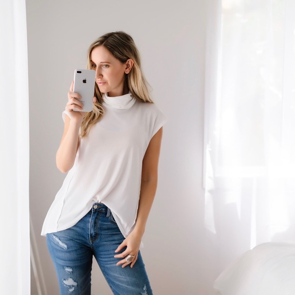 Paris Turtleneck - Picture 2 of 7