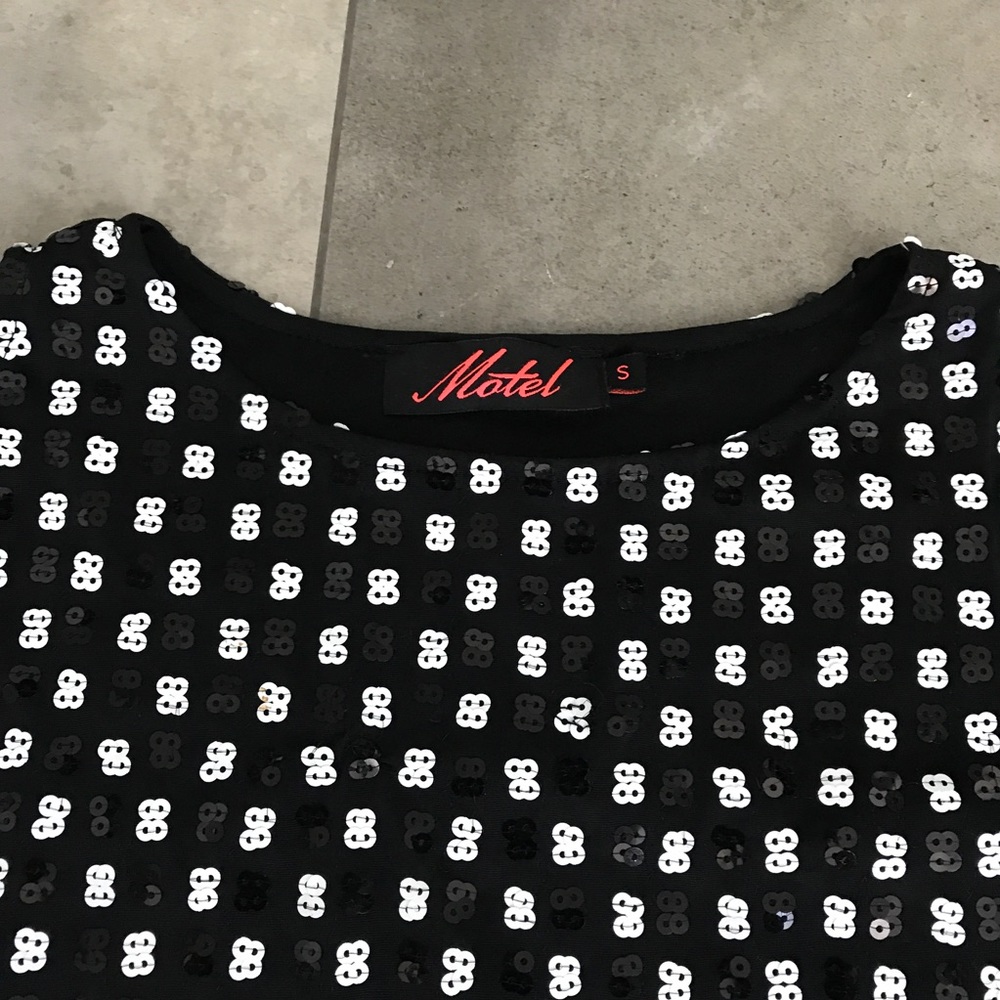 Motel rocks black white cold shoulder sequin dress - Picture 4 of 6