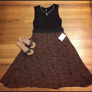 **Final Price** NWT LuLaRoe Lola Skirt