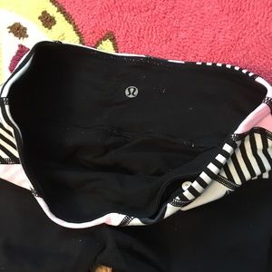 Black and pink reversible wunder under