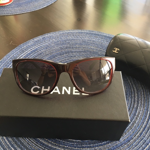 Perfect Condition CHANEL Sunglasses - Picture 4 of 5