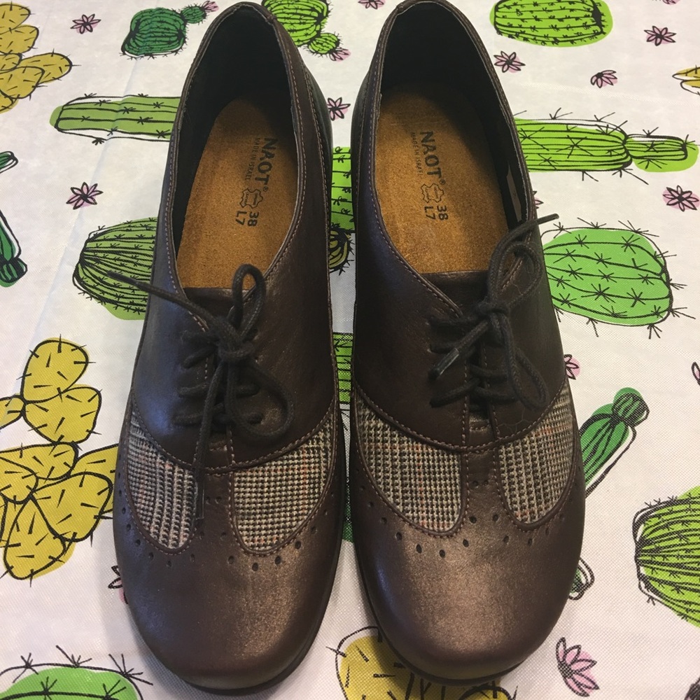 Retro lace up Naot oxford heels