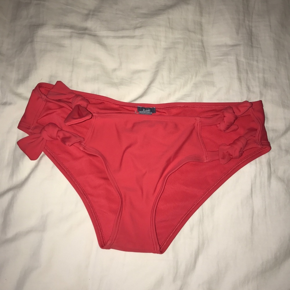 Arie swim bottoms never worn