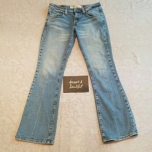 ❣Levi's 518 Distressed Jeans❣