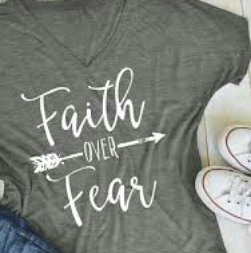 NEW Gray Faith over Fear T-shirt Fits Large-Xlarge - Picture 2 of 3