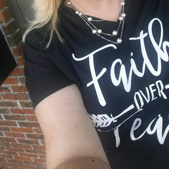 NEW Gray Faith over Fear T-shirt Fits Large-Xlarge - Picture 3 of 3