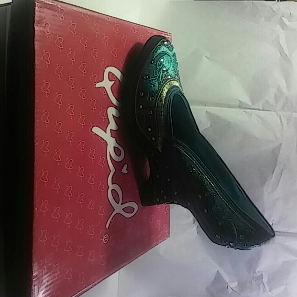 Shoes item# 00111