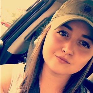 Meet your Posher, Courtney