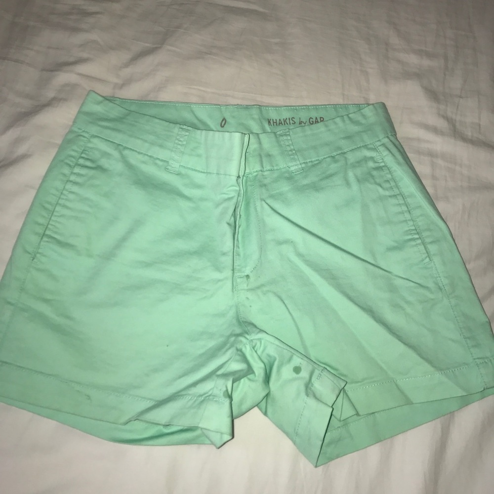 Gap khaki shorts