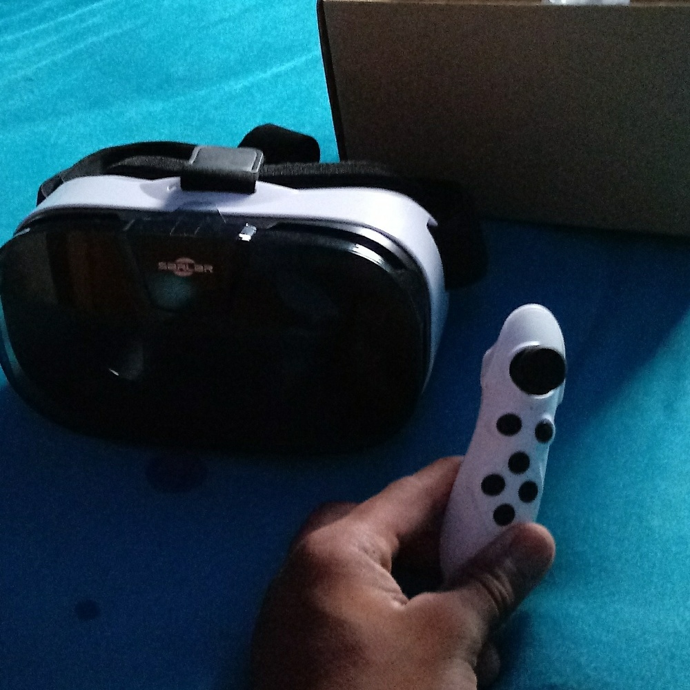 Virtual realty headset for smartphones