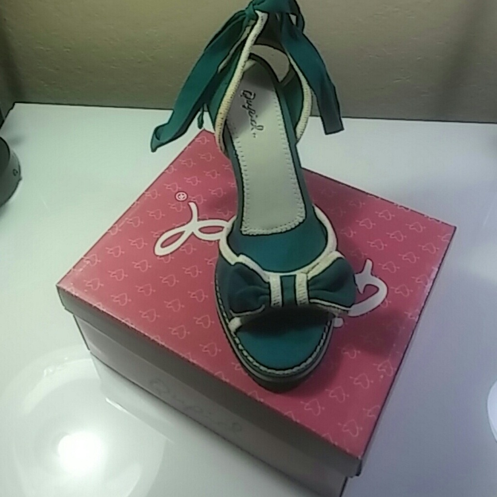 Shoes. Item # 00112